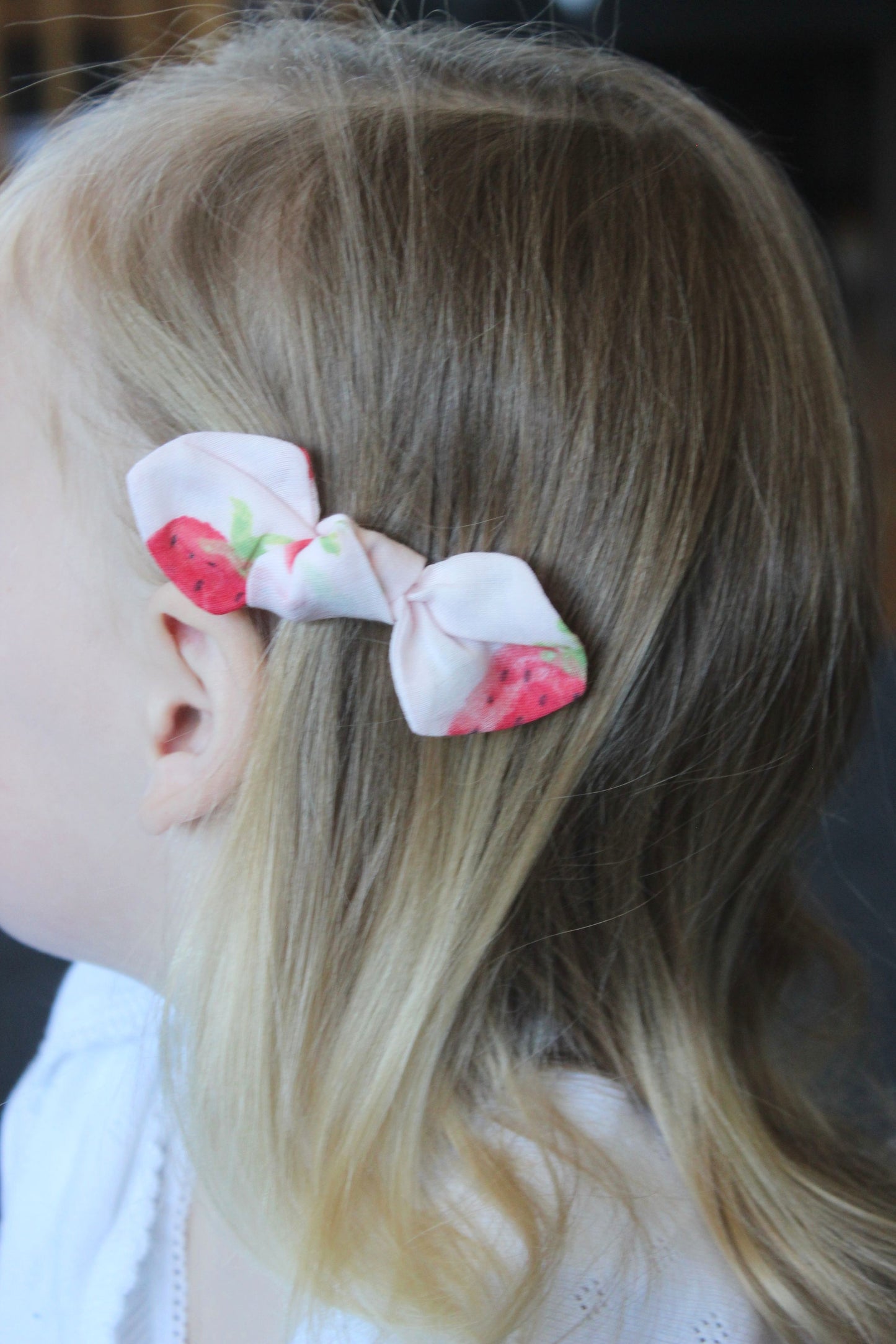 Strawberries 'N' Cream Petite Twist Bow