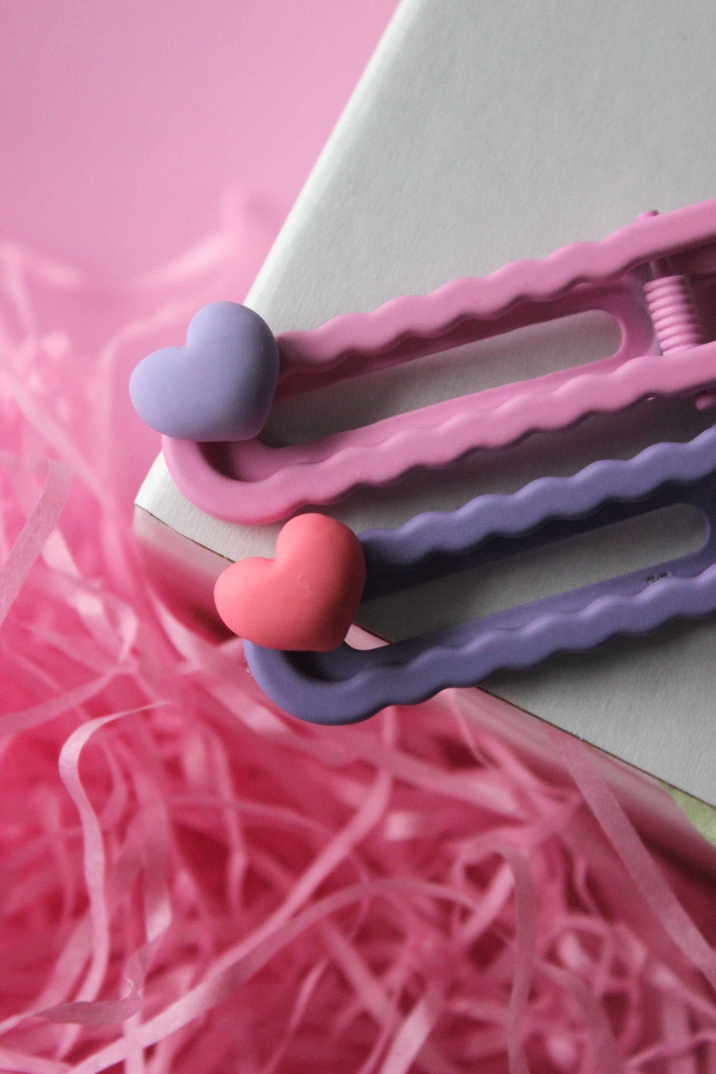 Wavy Heart Bubblegum Clips