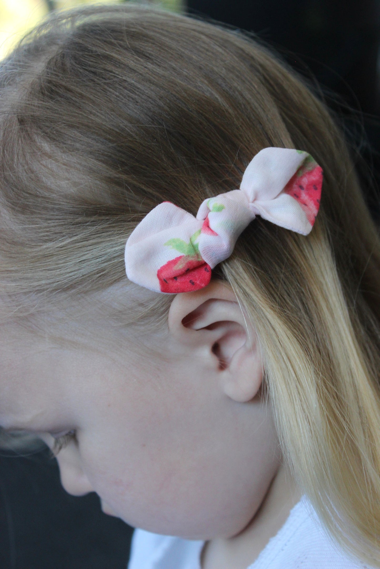 Strawberries 'N' Cream Petite Twist Bow