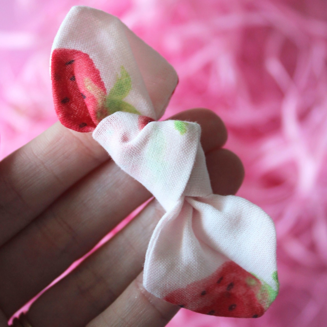 Strawberries 'N' Cream Petite Twist Bow